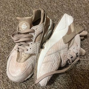 Women’s Nike Huarache